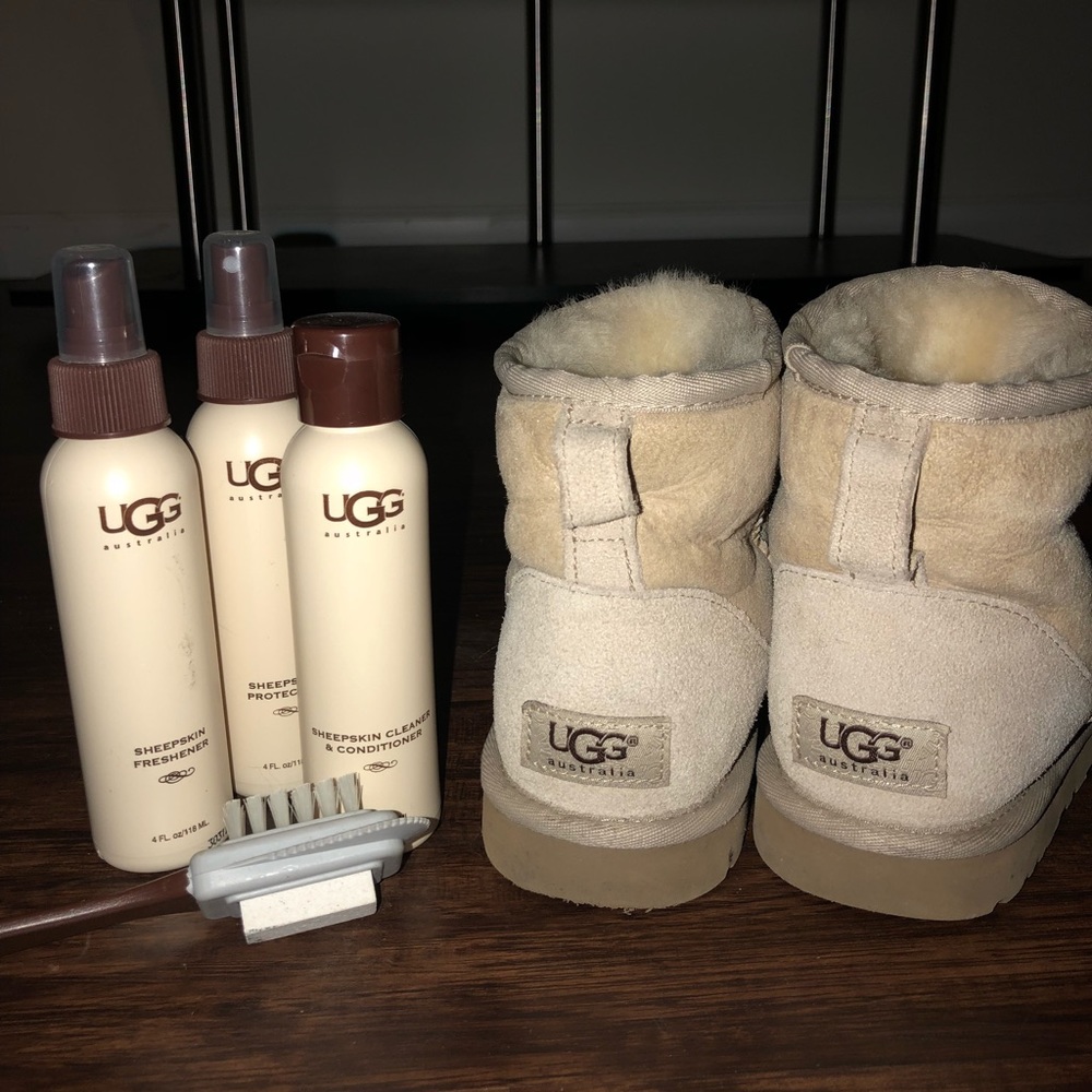 Classic Mini Ugg Boots Size 6 US AND Full Care Kit